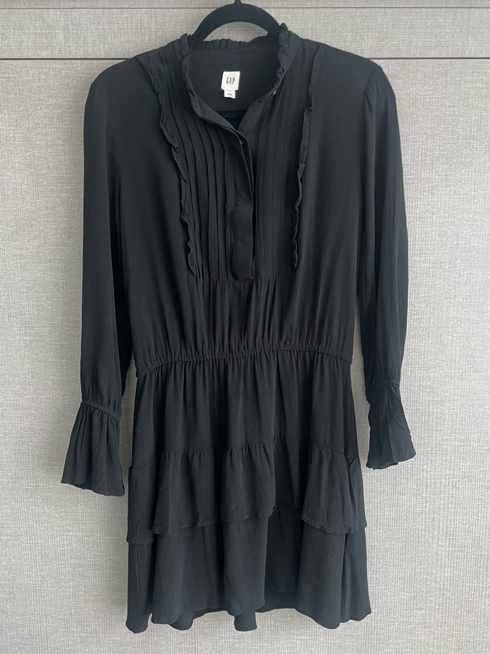 GAP Women’s Black Tiered Long-Sleeve Dress